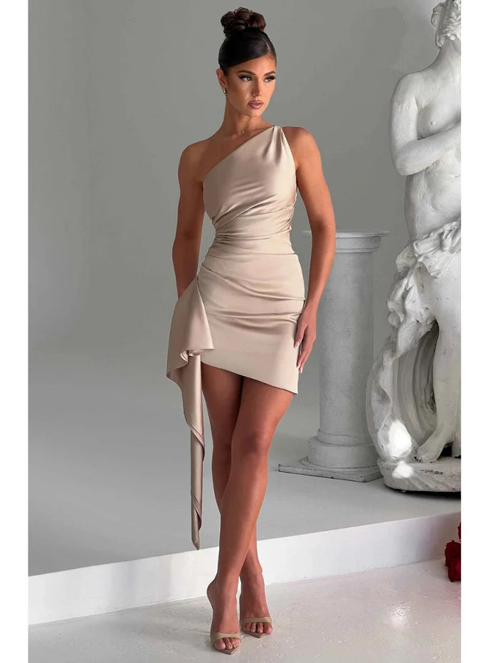 Vestido corto de satén moderno Avery