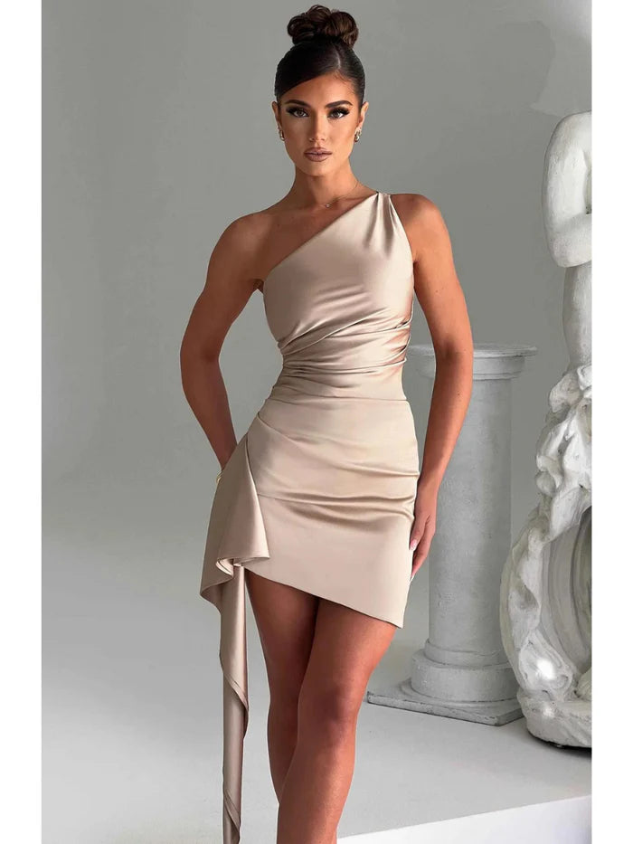 Vestido corto de satén moderno Avery