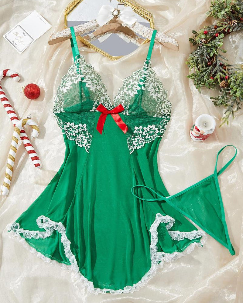 Camisón con tirantes de encaje y malla en contraste con lazo decorativo y tanga