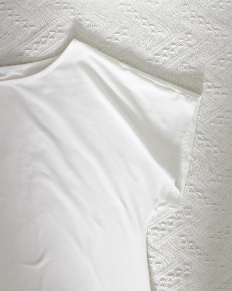 Pijama de una pieza con encaje, cuello halter, sin espalda y entrepierna abierta