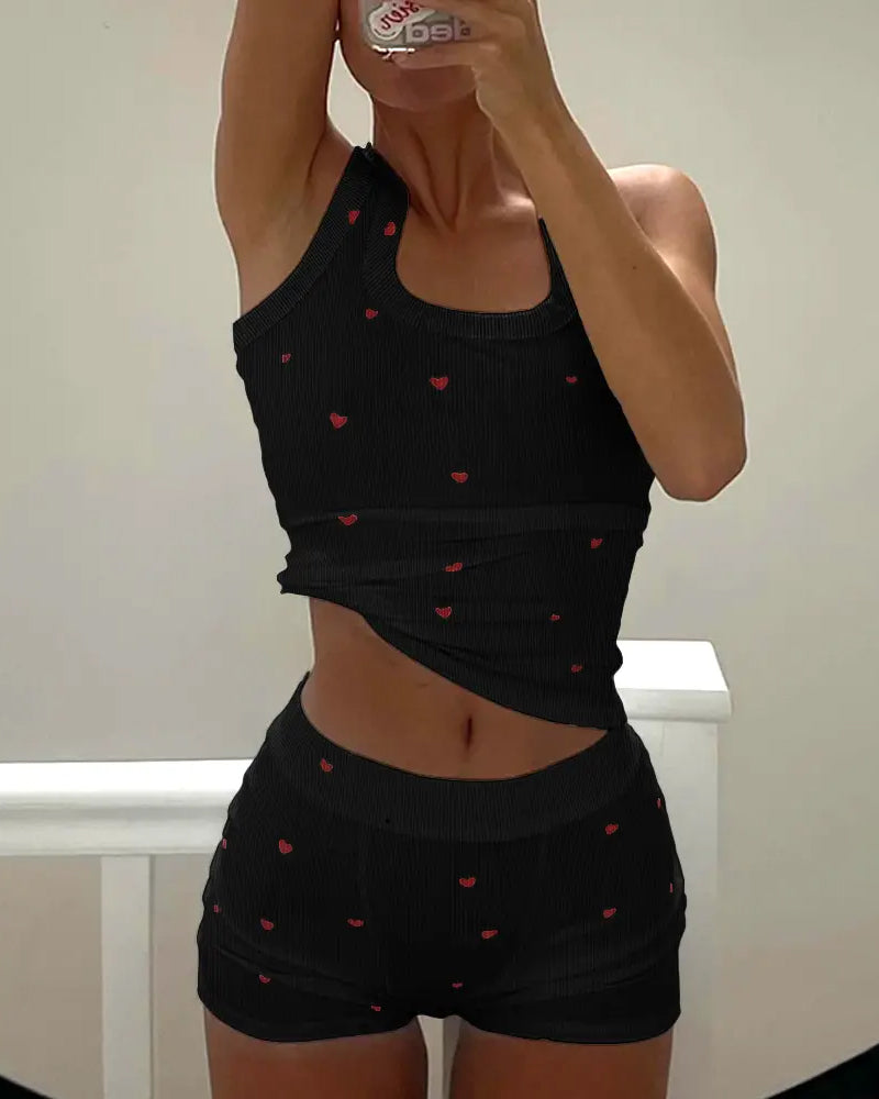 Conjunto de 2 Piezas con Estampado de Corazones – Blusa sin Mangas y Shorts Casuales