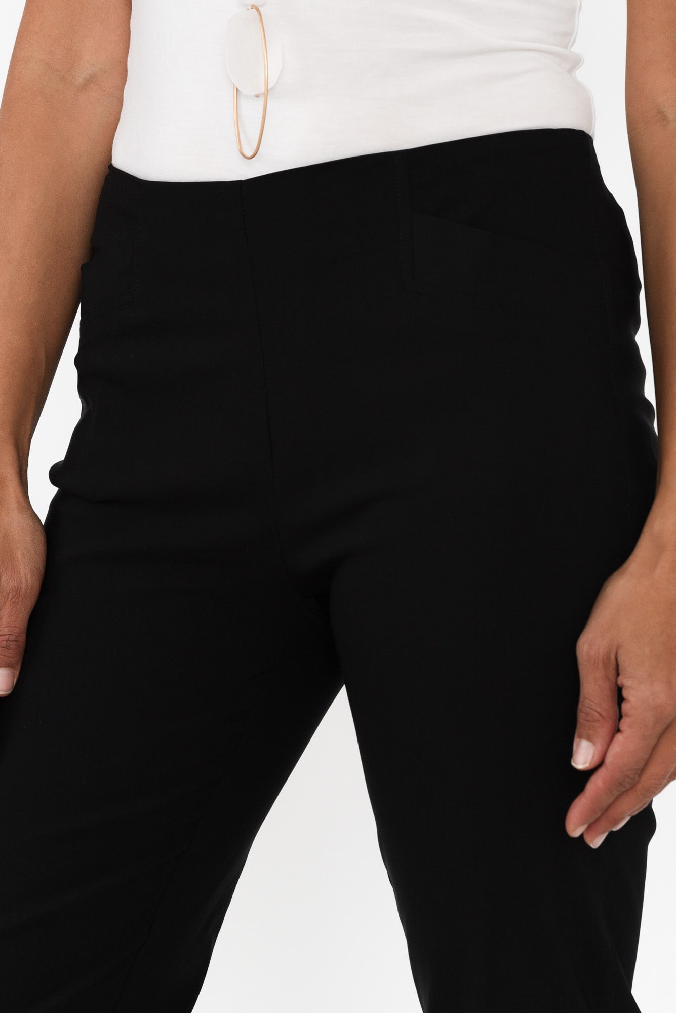 Pantalones capri negros elásticos Cody