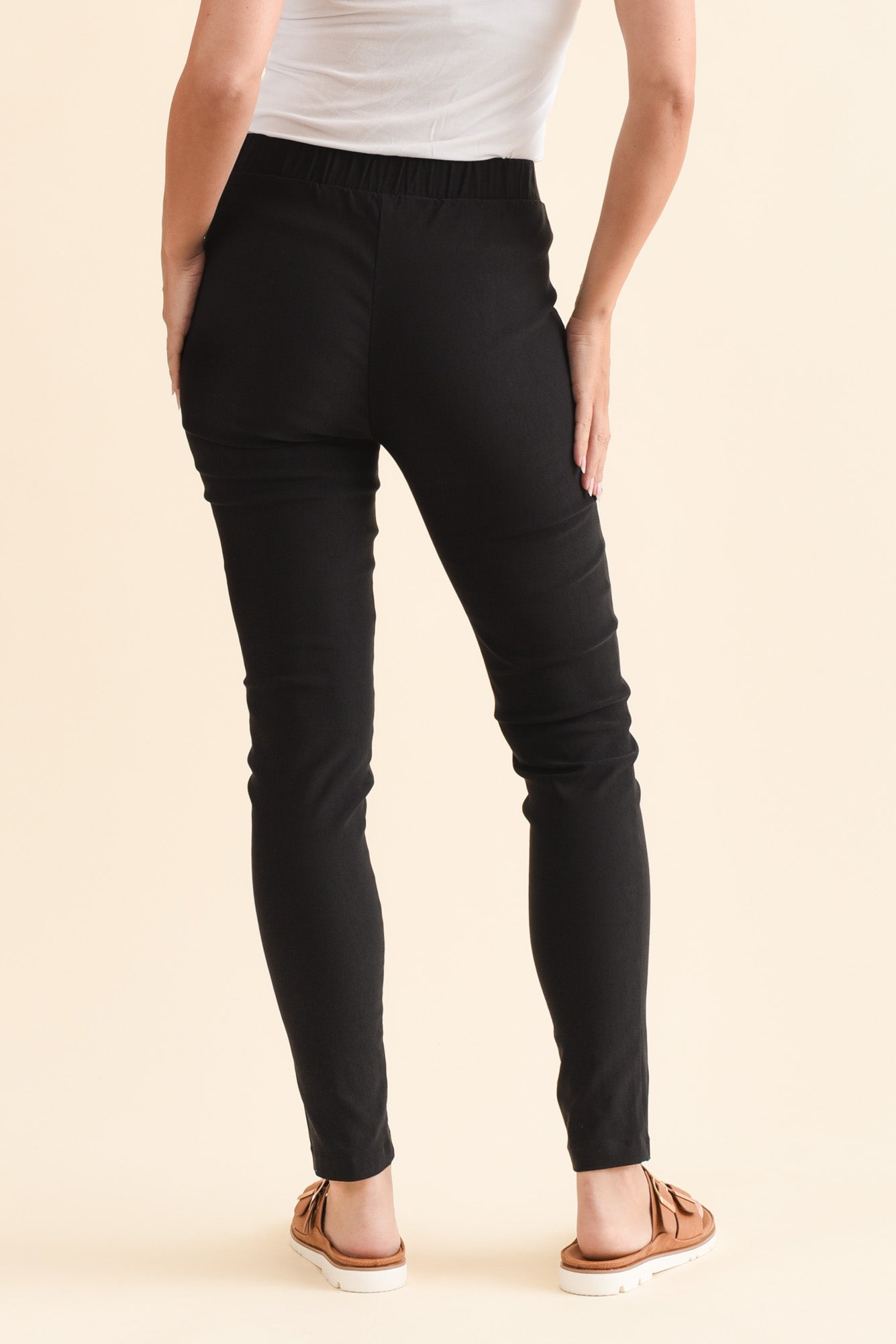 Pantalones rectos negros Olympi
