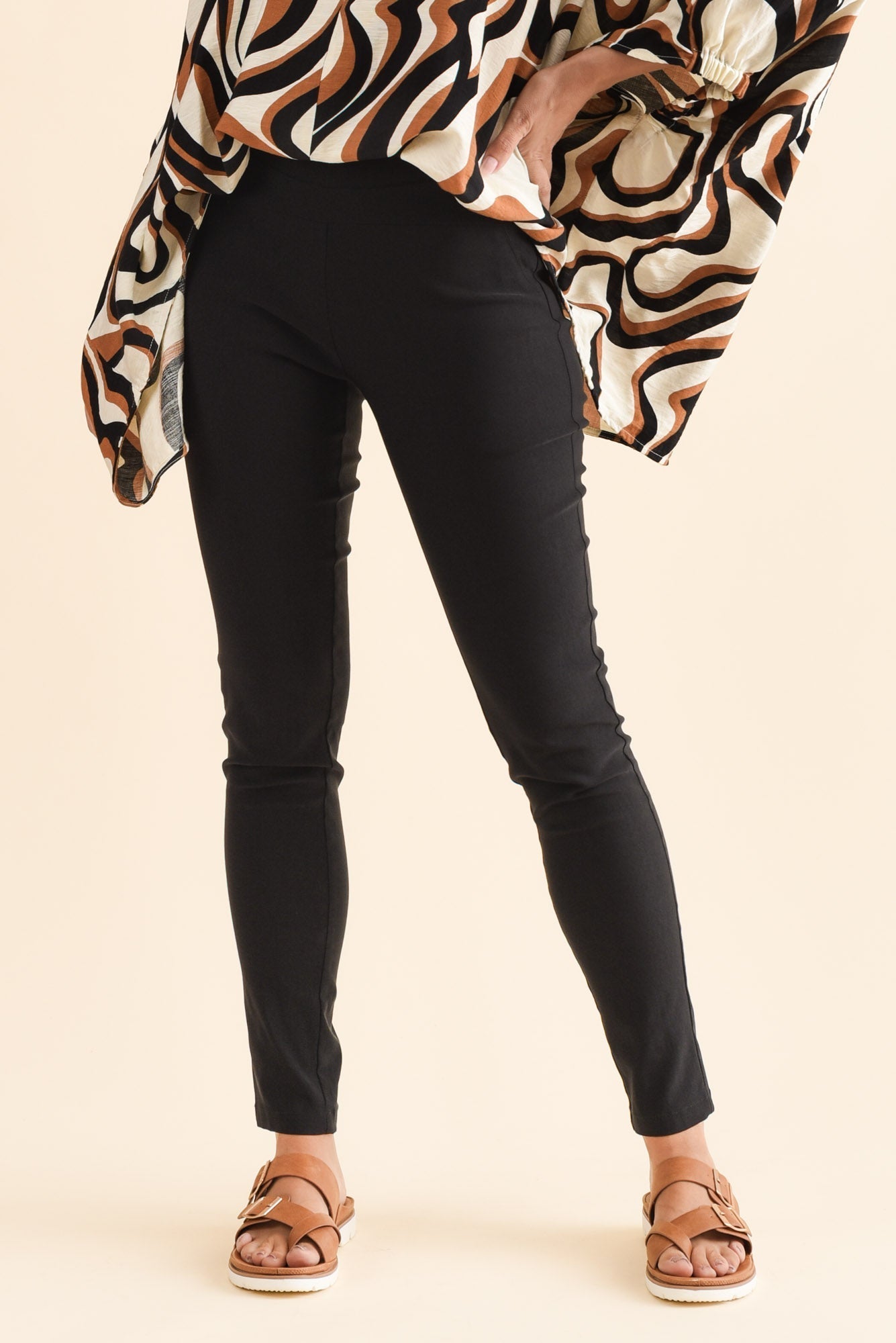 Pantalones rectos negros Olympi