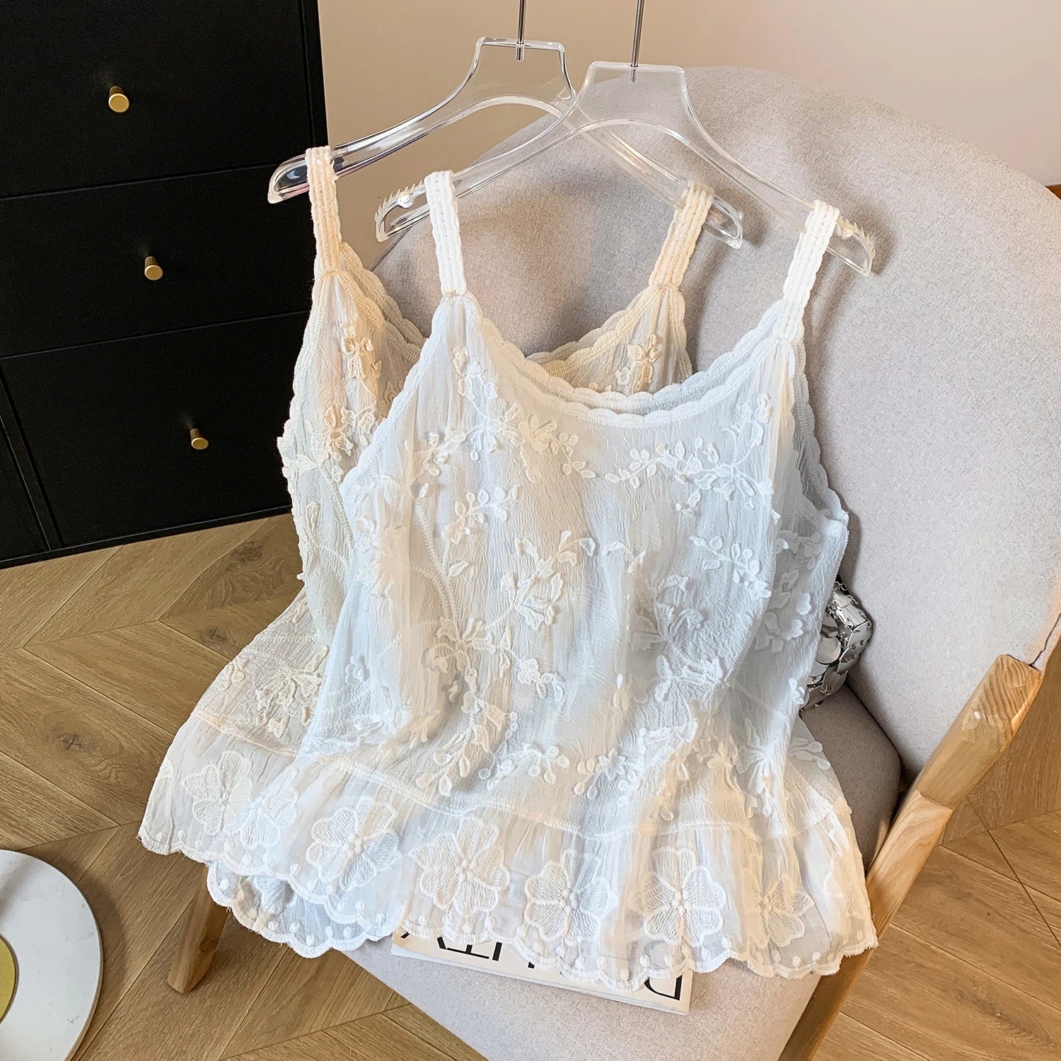 Blusa tirantes fina de lino y algodón a crochet