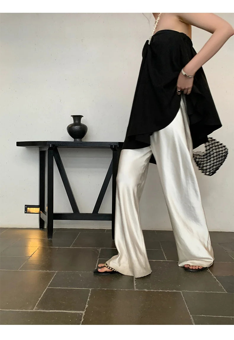 Calça feminina longa e ampla de cetim, estilo casual, ideal para o verão.
