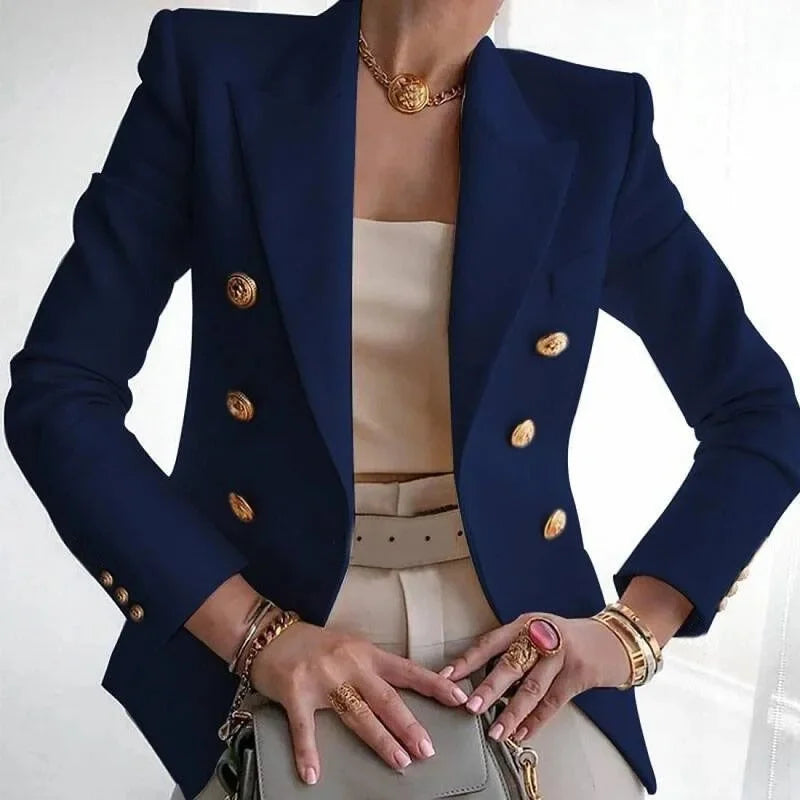 Blazer femenino elegante con hebilla metálica
