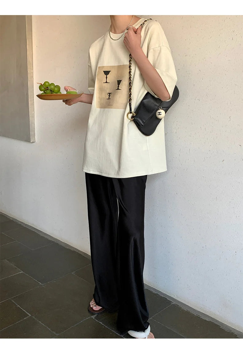 Calça feminina longa e ampla de cetim, estilo casual, ideal para o verão.