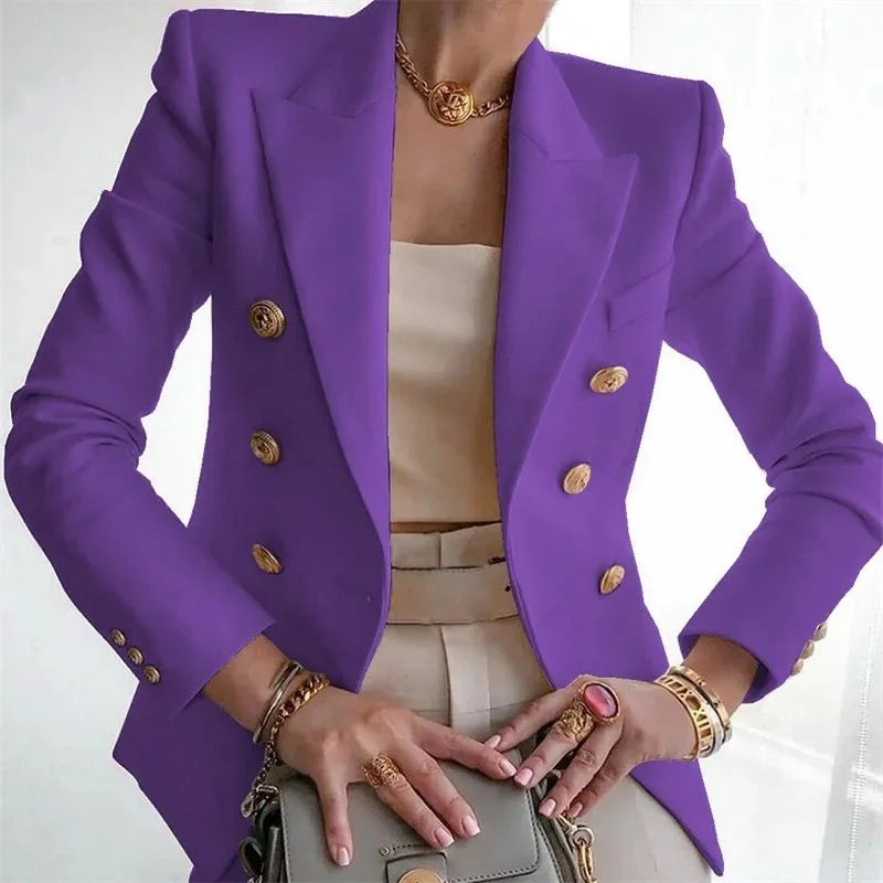 Blazer femenino elegante con hebilla metálica