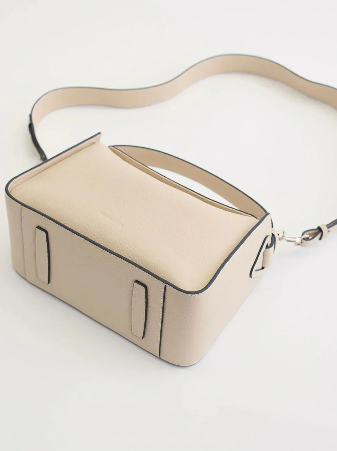 Solene™ Mare Bag – Softly Structured, Effortlessly Refined