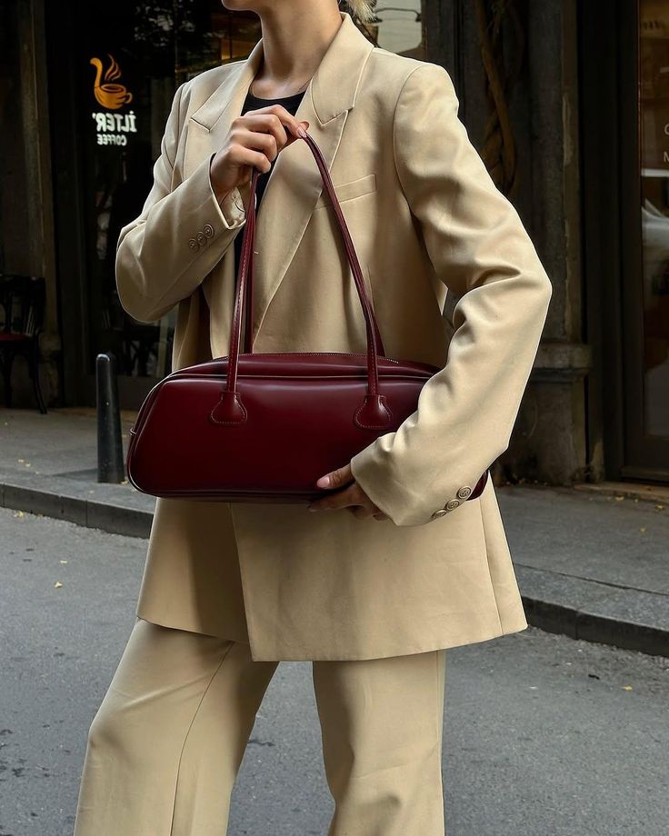 Camélia™ Baguette – Sculptural Elegance with Timeless Refinement