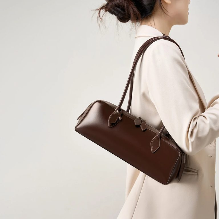 Léonie™ Baguette – Parisian Elegance in a Sleek Silhouette