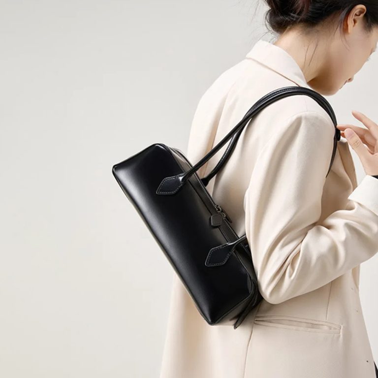 Léonie™ Baguette – Parisian Elegance in a Sleek Silhouette