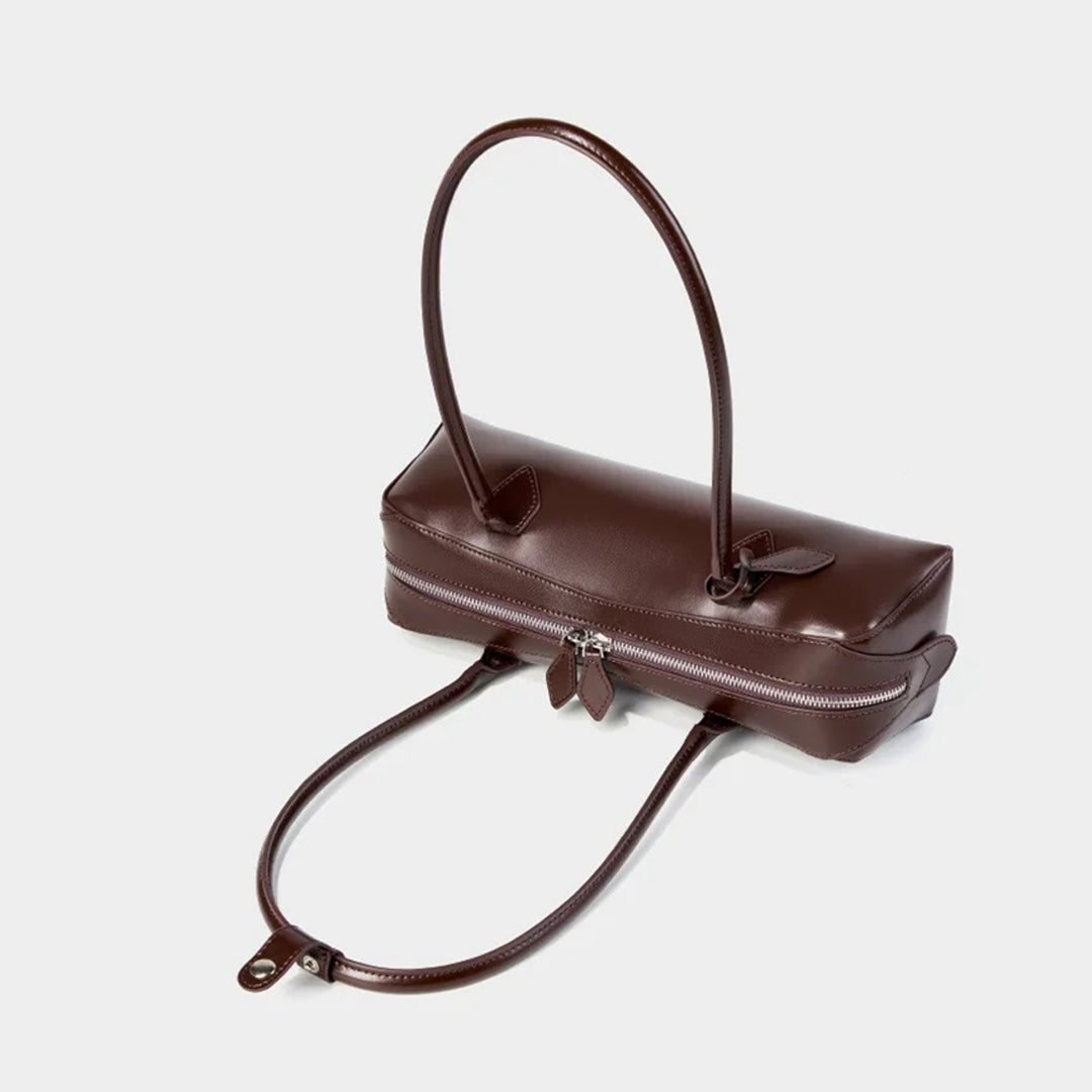 Léonie™ Baguette – Parisian Elegance in a Sleek Silhouette