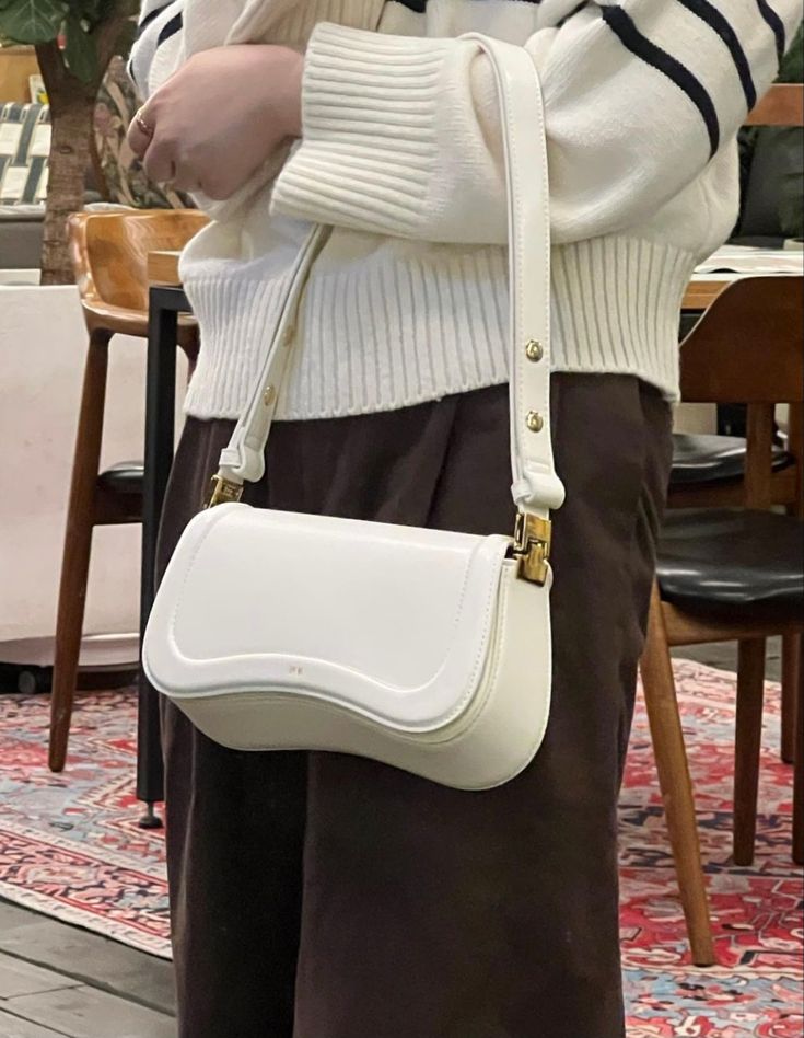 Jhora™ Shoulder Bag – Minimalist Elegance with Modern Versatility