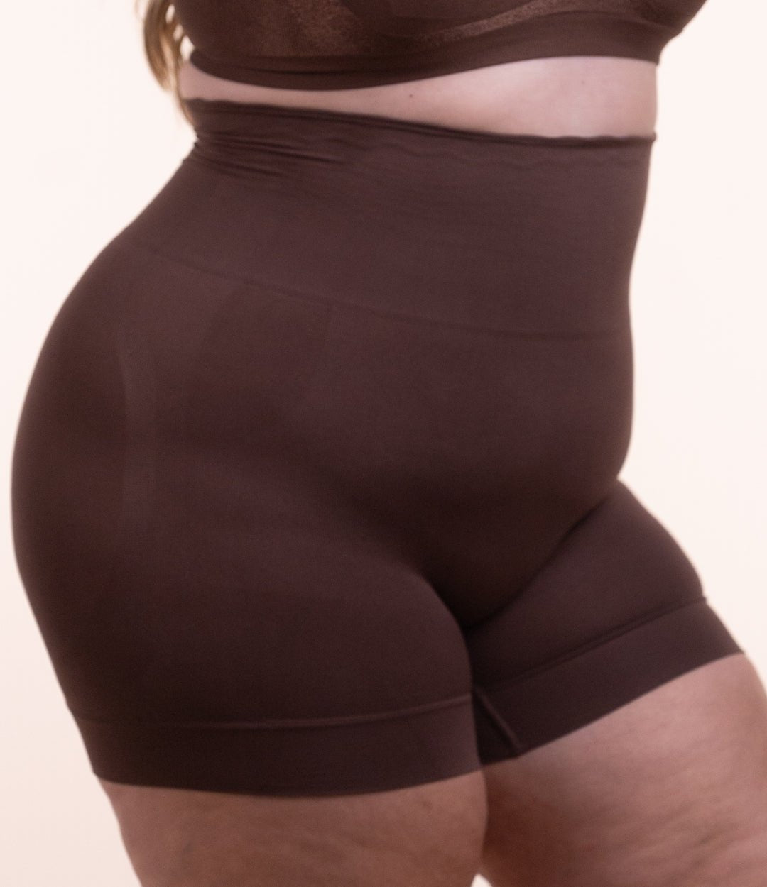 Mid Shaper – Short Fajero de Cintura Media con Silicón