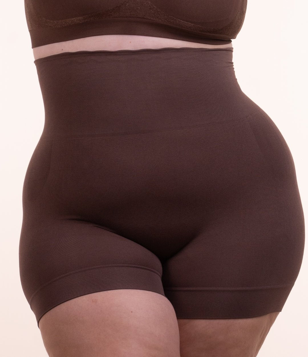 Mid Shaper – Short Fajero de Cintura Media con Silicón