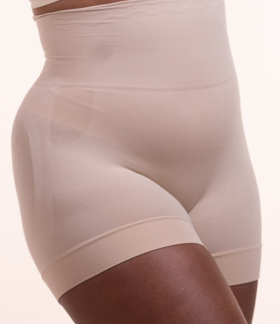 Mid Shaper – Short Fajero de Cintura Media con Silicón