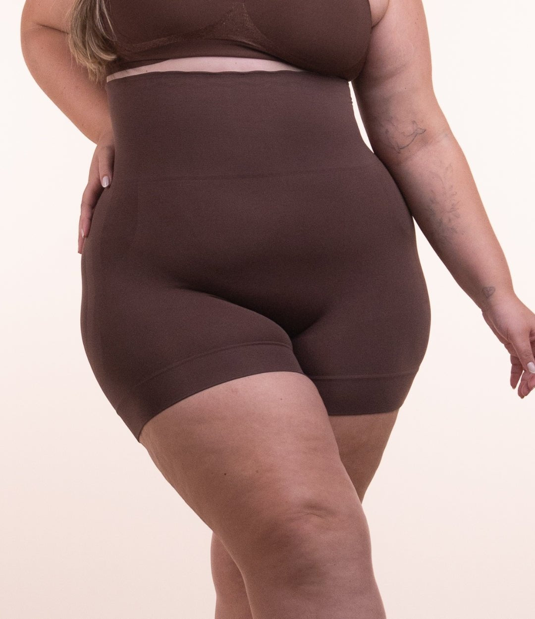 Mid Shaper – Short Fajero de Cintura Media con Silicón