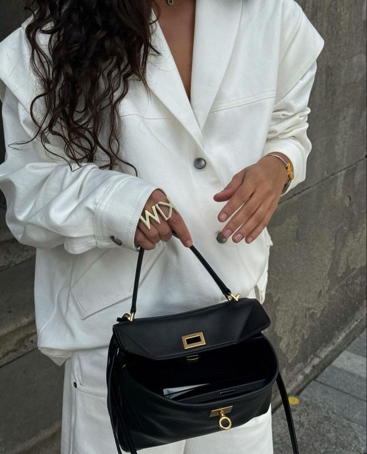 Roveo™ Bag – Timeless Elegance with Day-to-Night Versatility