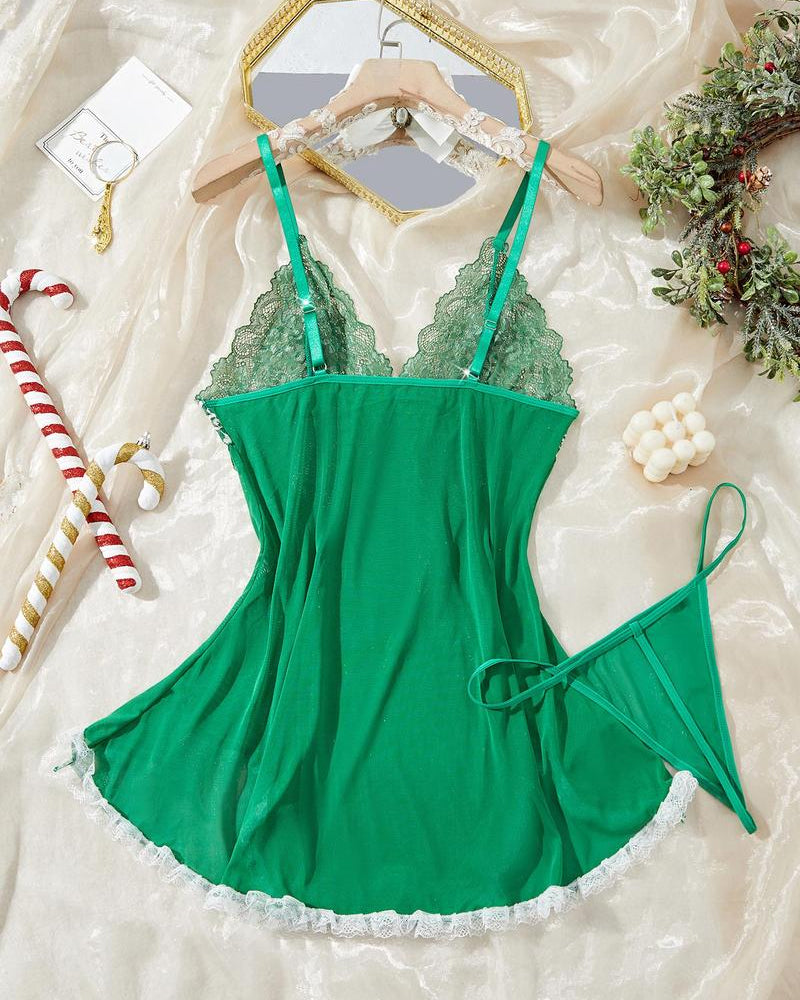 Camisón con tirantes de encaje y malla en contraste con lazo decorativo y tanga