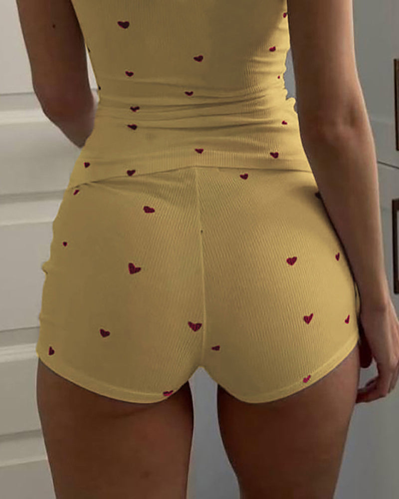 Conjunto de 2 Piezas con Estampado de Corazones – Blusa sin Mangas y Shorts Casuales