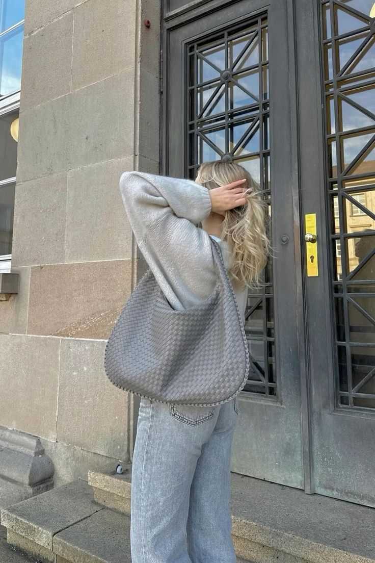 Aurelia Woven Maxi – Oversized Elegance with Practical Design