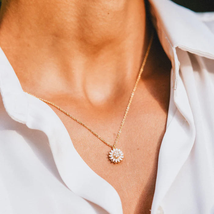 Collar de cristal de girasol bañado en oro de 18 quilates