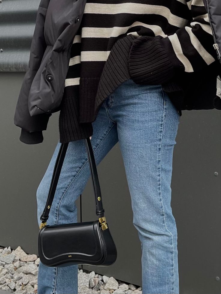 Jhora™ Shoulder Bag – Minimalist Elegance with Modern Versatility