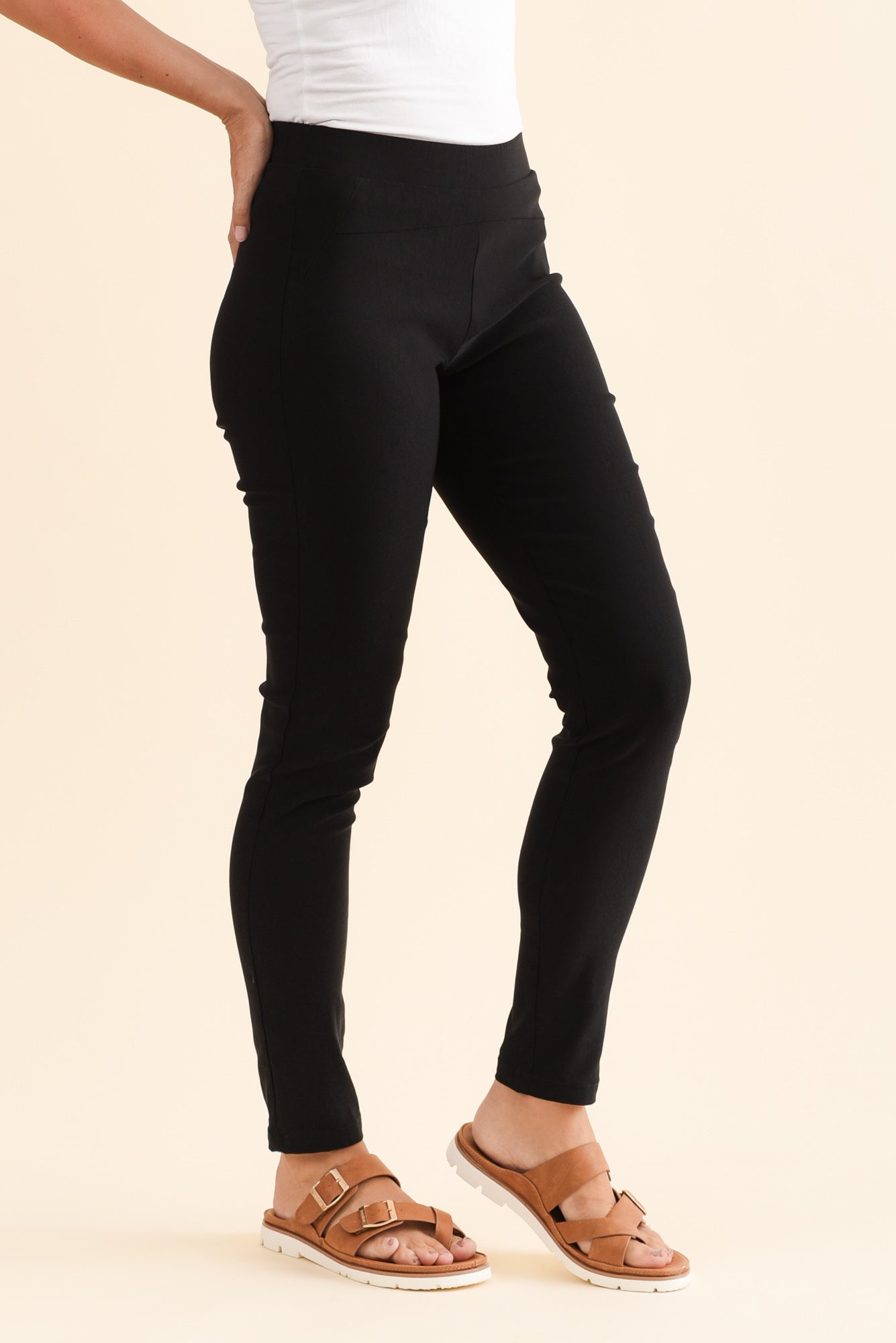 Pantalones rectos negros Olympi