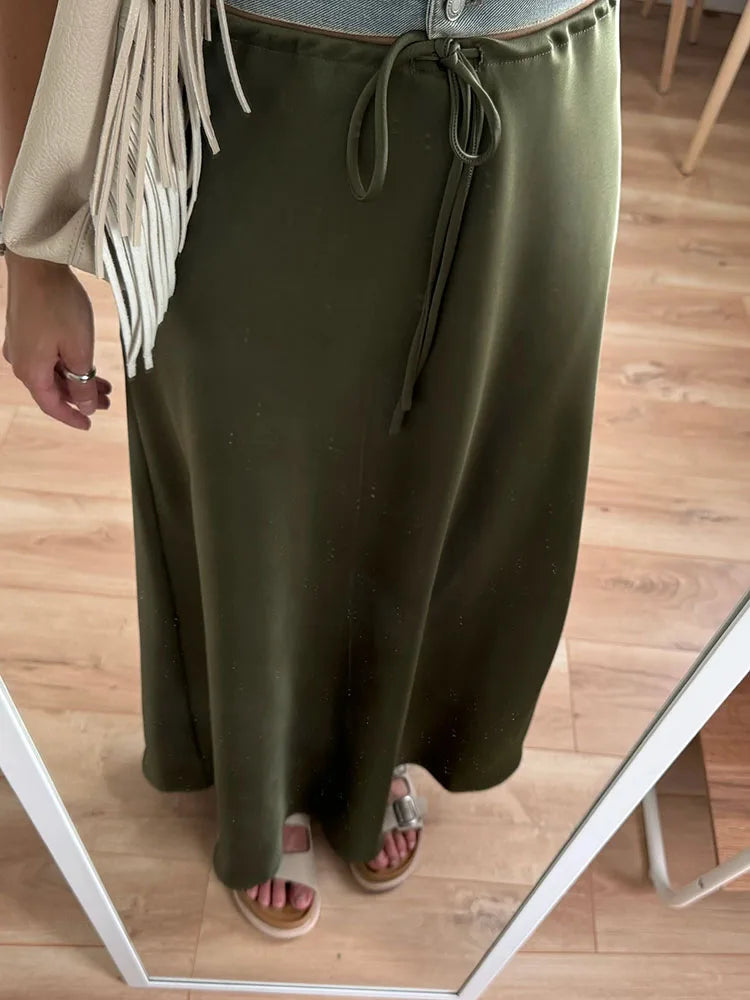 Falda larga de satén negro, ideal para trabajo