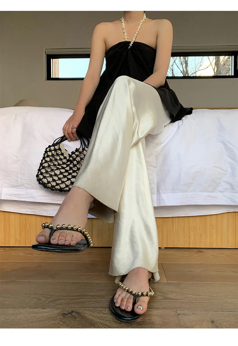 Calça feminina longa e ampla de cetim, estilo casual, ideal para o verão.