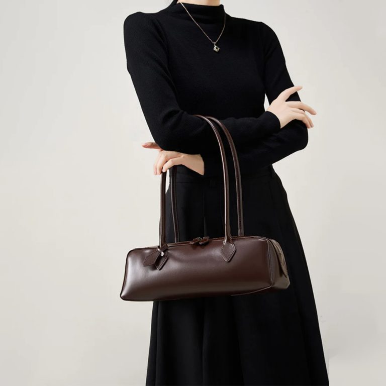Léonie™ Baguette – Parisian Elegance in a Sleek Silhouette