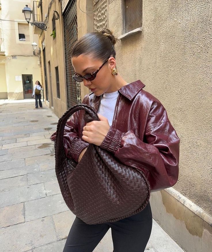 Aurelia Woven Maxi – Oversized Elegance with Practical Design